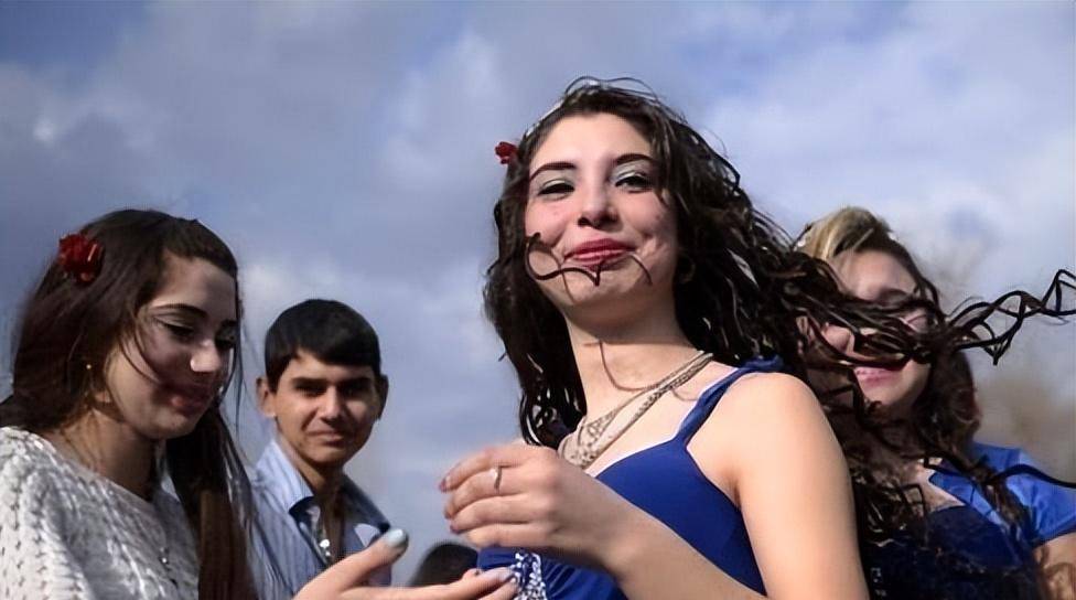 原创保加利亚新娘集市6000块钱合法买老婆不满意还可以退货