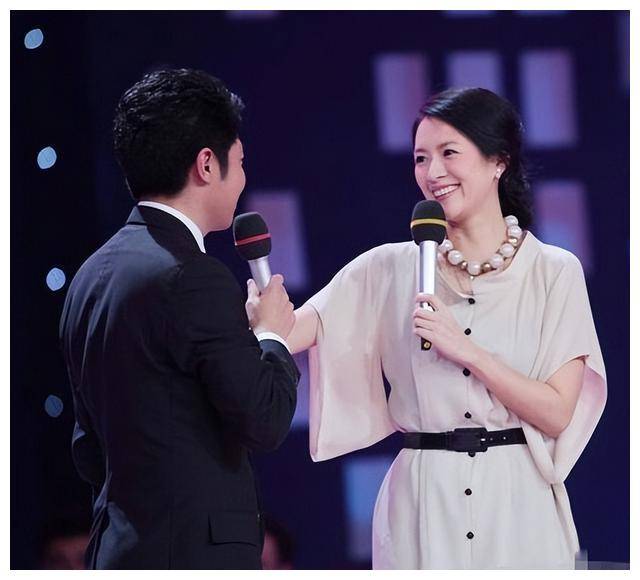 撒贝宁独自带龙凤胎,坐飞机,细致呵护,孩子乖巧,无忧无虑_李白_章子怡