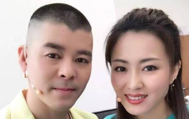 乡村爱情主创开直播带货关婷娜与四婶好身材一览无遗