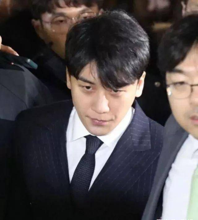 原创"胜利事件"后bigbang成员首度公开现身,向粉丝们问候_太阳_洪真英