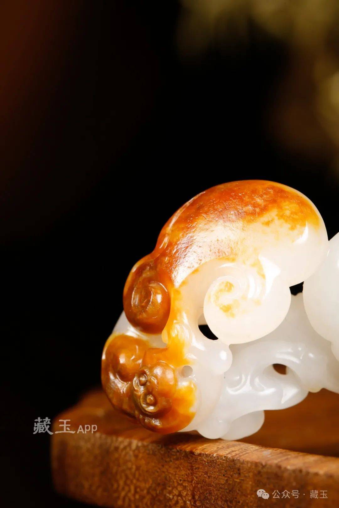 天价,甚至是一块玻璃也可以冒充羊脂玉让一些人付出昂贵的真金白银