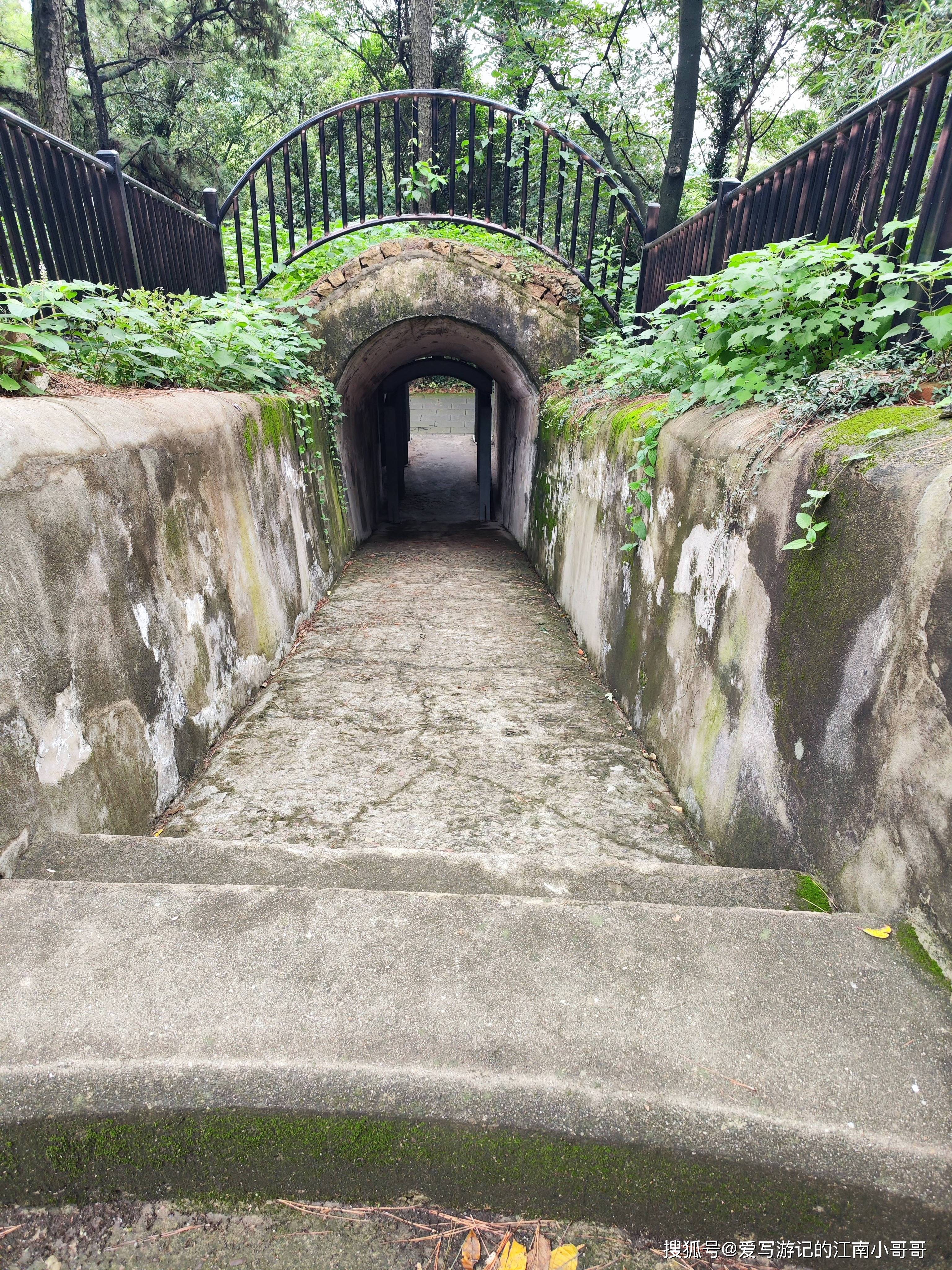 走完鹅鼻嘴诗词碑廊和鹅山炮台怀揣意犹未尽的感觉离场