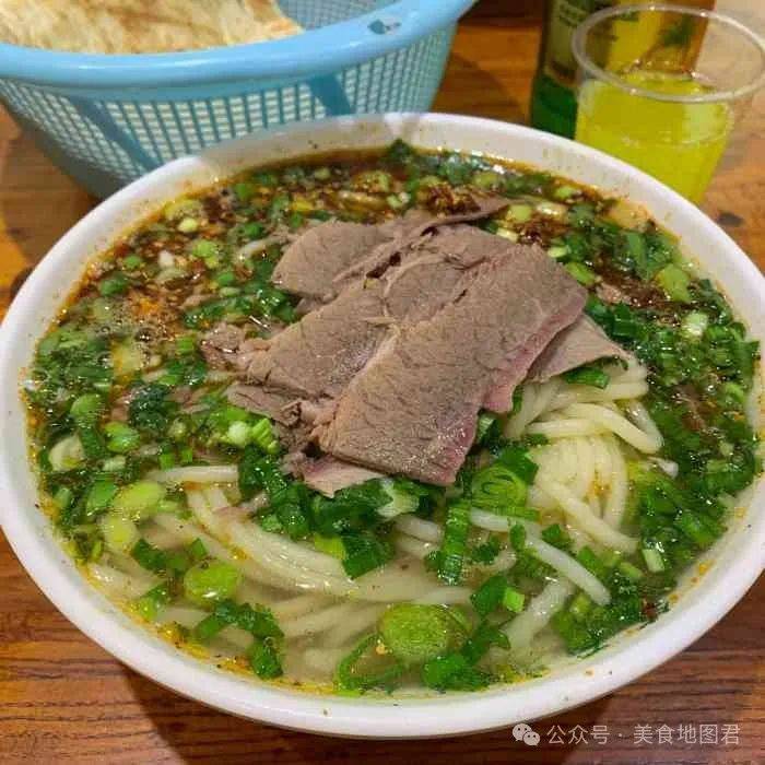 郏县饸饹店林立且各有特色,丁记能传承百余年至今有自己的优势.