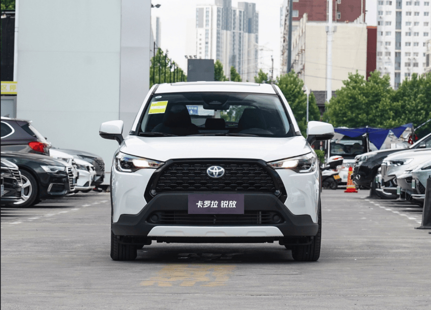 5万,油耗低至4.56l/100km,卡罗拉锐放加入价格战?