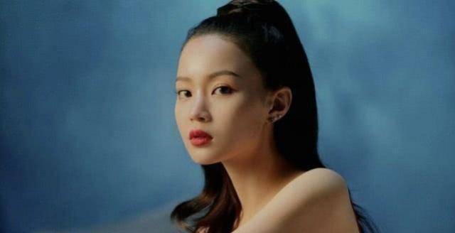 原创原创年糕妹妹李夏怡不再低调强配色穿搭太吸睛藏不住的美貌