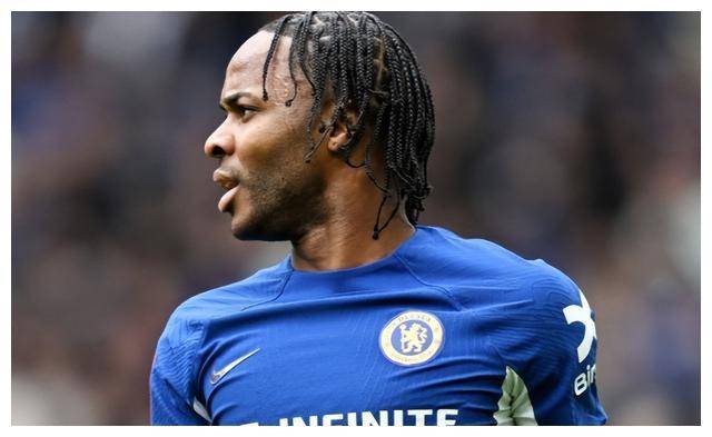 第73分钟,多伊尔犯规雅克松被红牌罚下,切尔西获得人数优势,并展开