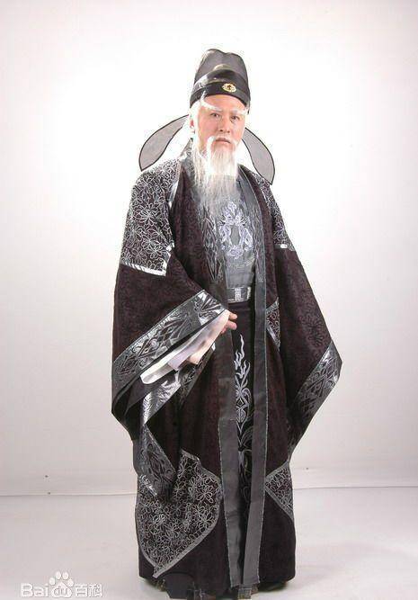 长上,后累迁至桂州都督府长史,单于都护府副都护,振武军使,安西副都护