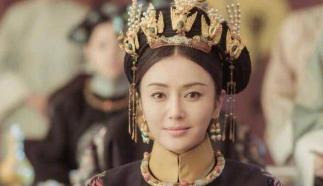 非常有缘的是,秦岚也扮演过富察皇后一角,而且也留下了非常深刻的印象