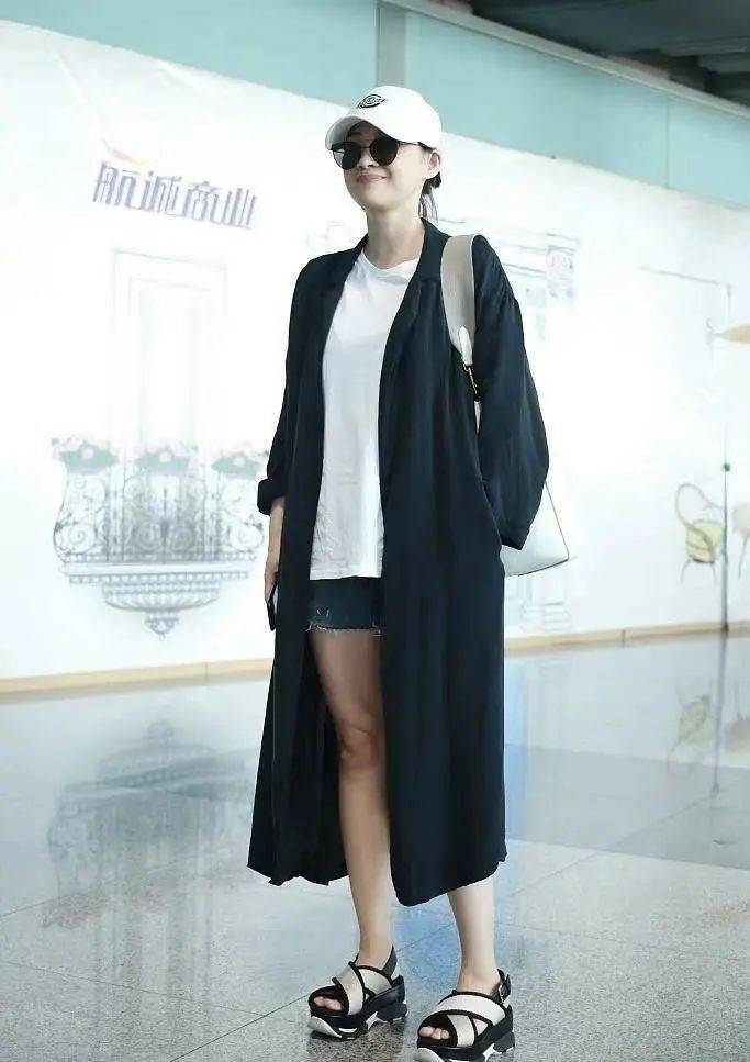 48岁梅婷终于剪对波波头发型比28岁时更嫩穿搭时髦像换了个人