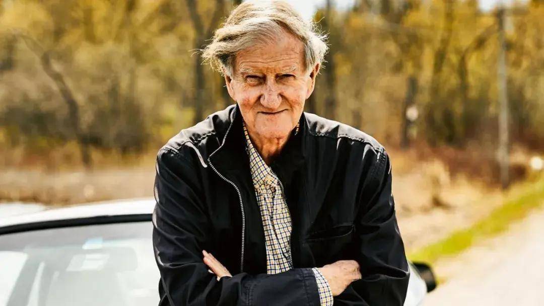 " maceachern 说到,他来自多伦多,瘦高个,是个苏格兰裔加拿大人,身上