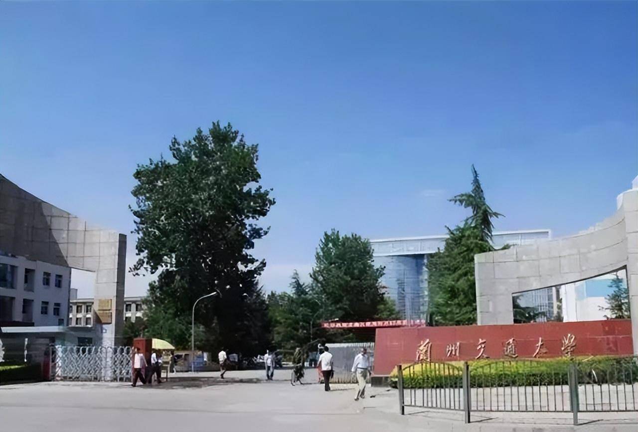 2000年4月与同济大学合并,成立新的同济大学,原上海铁道大学(本部)