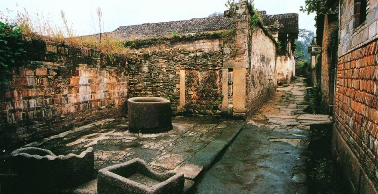 江西一古村,拥有古巷43条,充满赣派风格,还被誉为"小南京"_天宝_文化