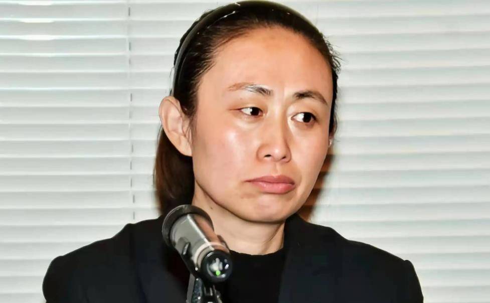 原创《底线》翻拍江歌案!江秋莲转发动态回应,刘鑫粉丝仍为其抱不平