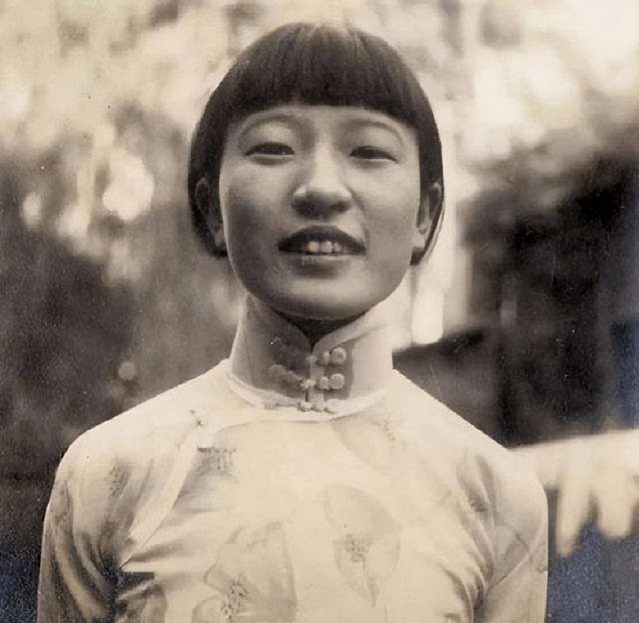 但她的姐姐金碧辉却是个遗臭万年的人物,金碧辉正是川岛芳子,而川岛芳