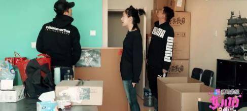 原创原创女儿们的男朋友星二代张晔子生活很辛酸199元毯子舍不得买