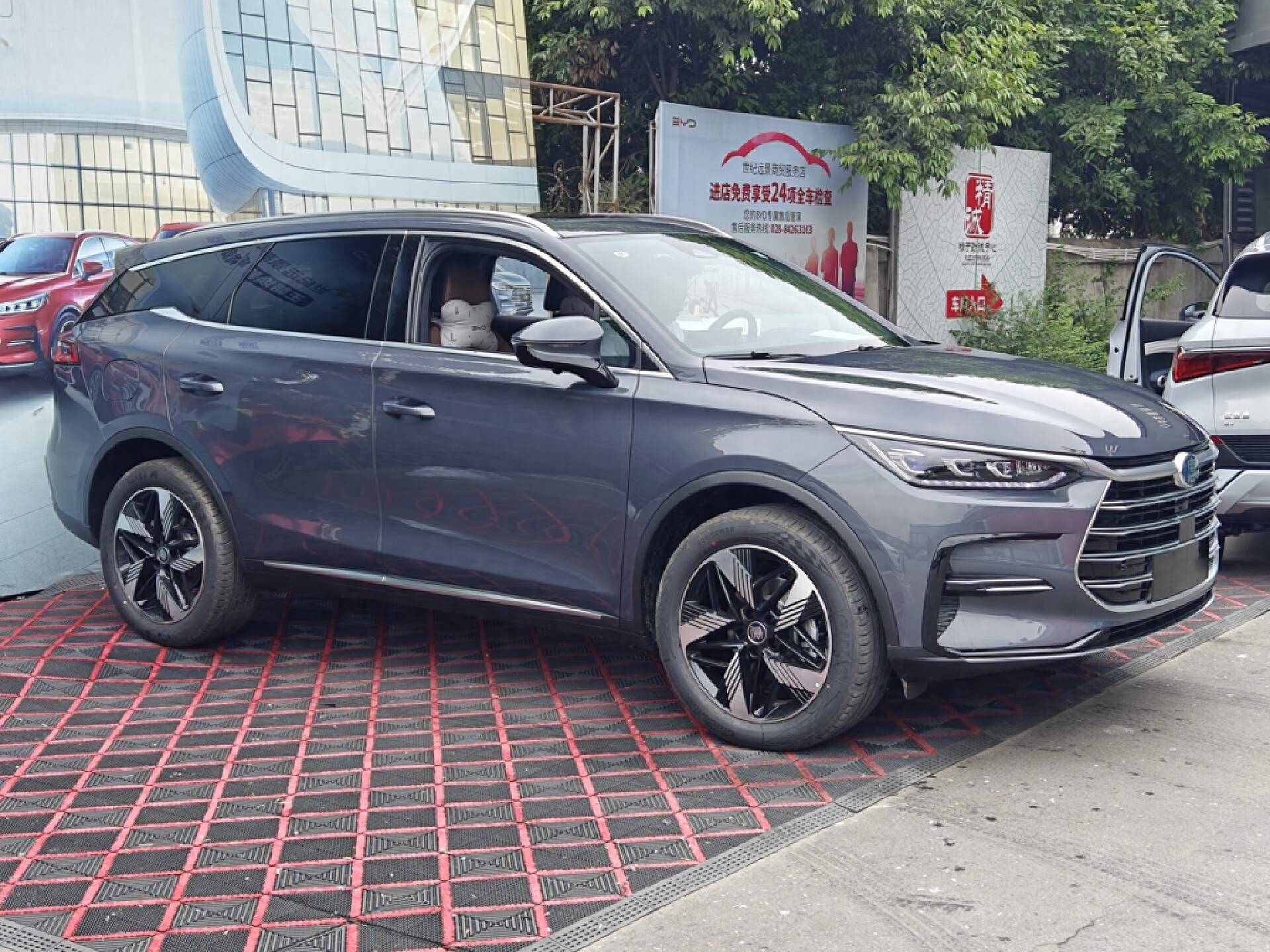 在燃油车方面有所突破就会非常困难,所以我们中国开始发力新能源汽车