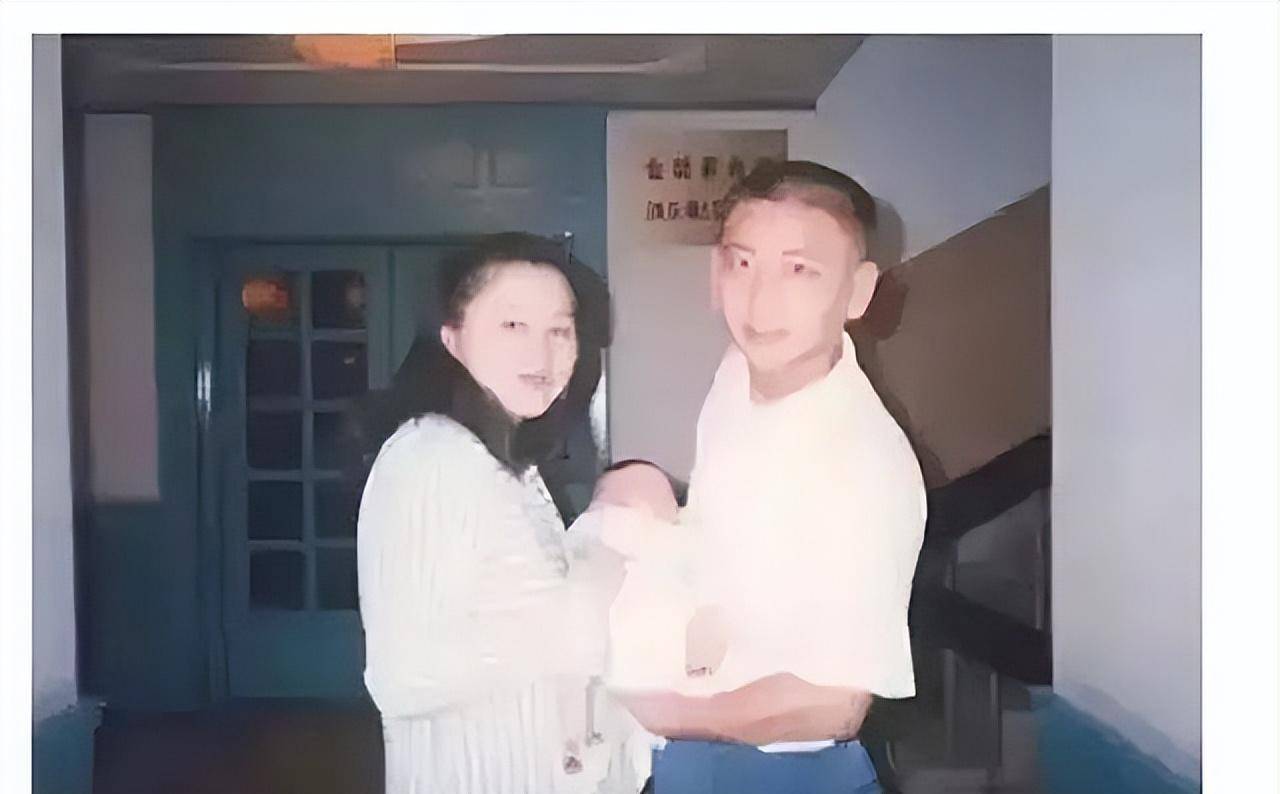 王伟牺牲21年,妻子继承遗志,儿子成海军军官,今已服役5年_阮国琴_爱情