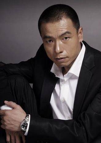 王挺儿时经历动荡替父还债从刑警转行演员拍戏险些毁容