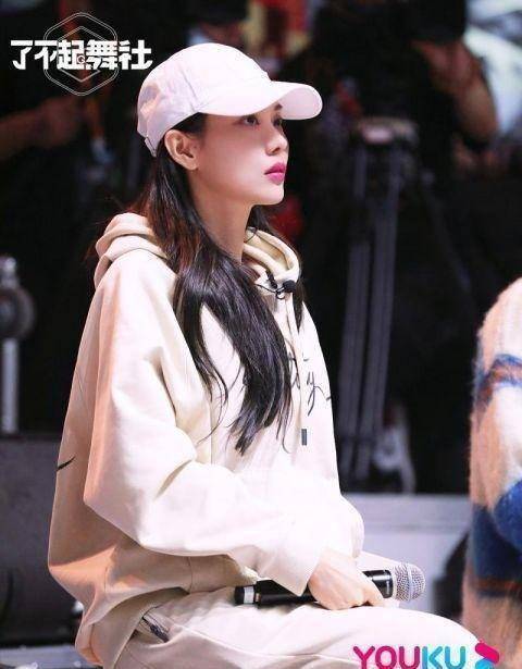 原创原创了不起舞社第一次汇报演出开启王霏霏遭队员现场考核