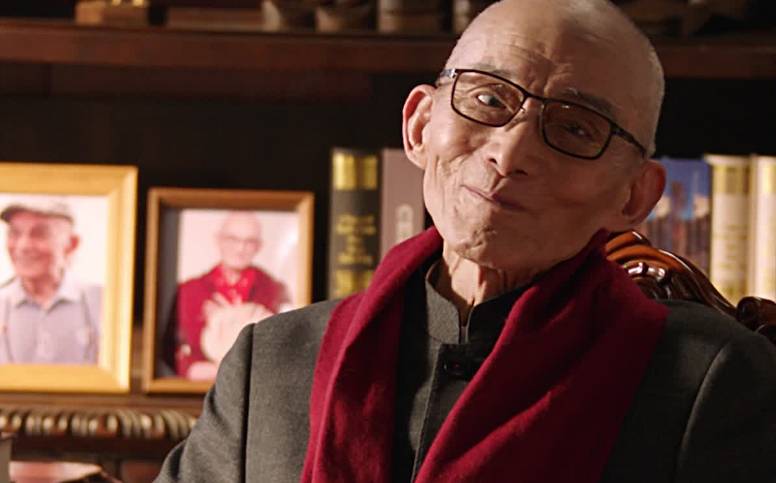 原创68岁陈道明近照曝光白发苍苍脸上满是皱纹一件衣服穿了十几年