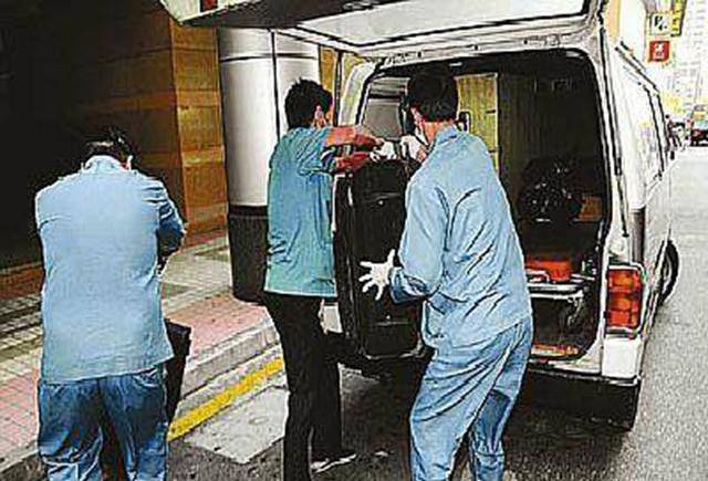 留有余地,切莫逼人入穷巷时光荏苒,八年时光匆匆而过,差佬文以为此事