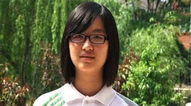 原创17岁女娃未婚先孕不听家人反对执意生子毕业典礼上带着娃参加