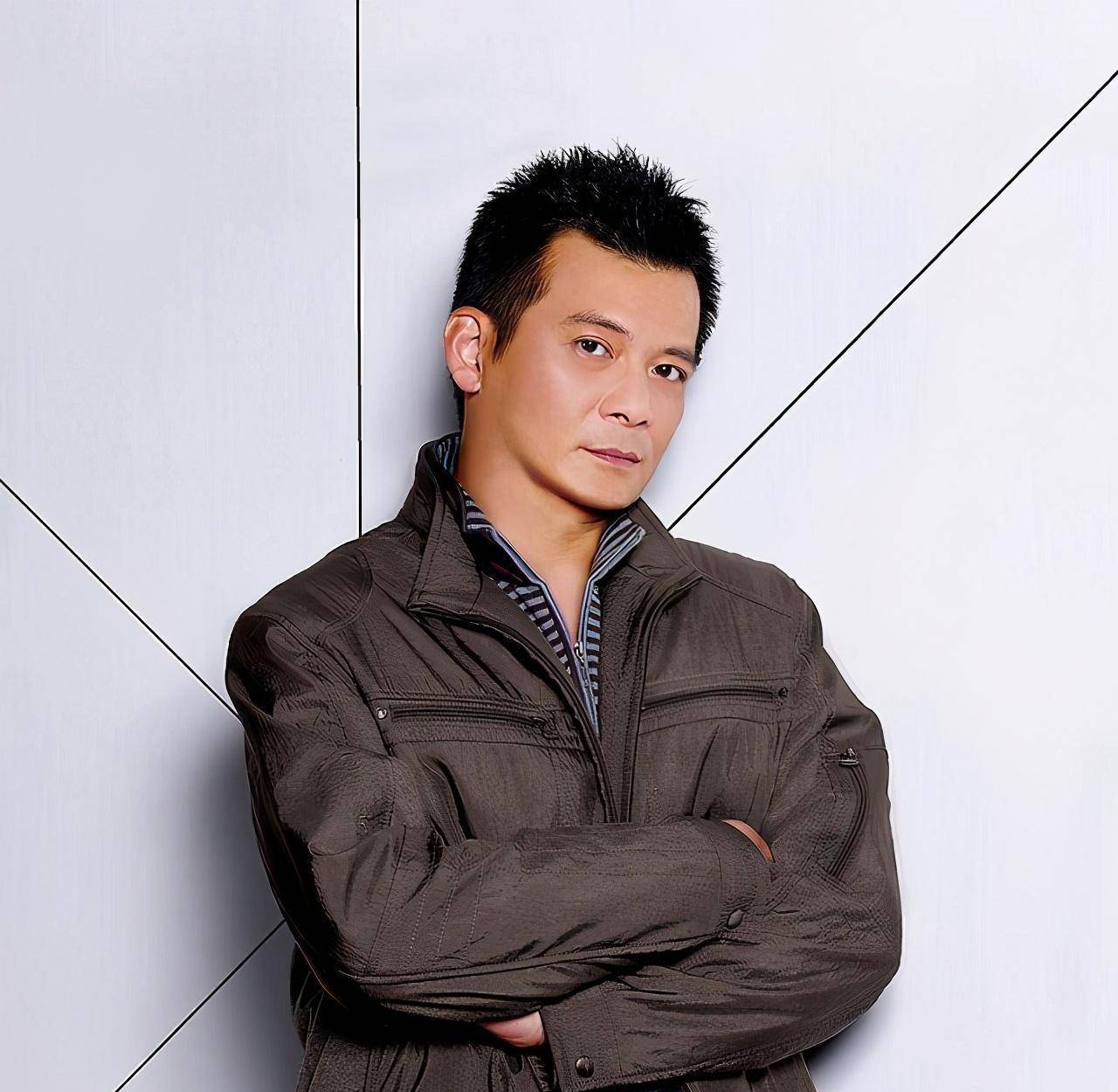 没完没了,要说在影视剧中成功塑造武林大侠的演员就不得不提起黄日华