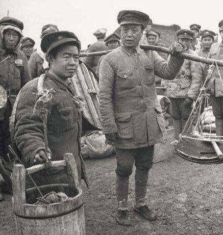 原创淮海战役时粟志裕大摆猪肉阵不费一兵一卒上万国军来降