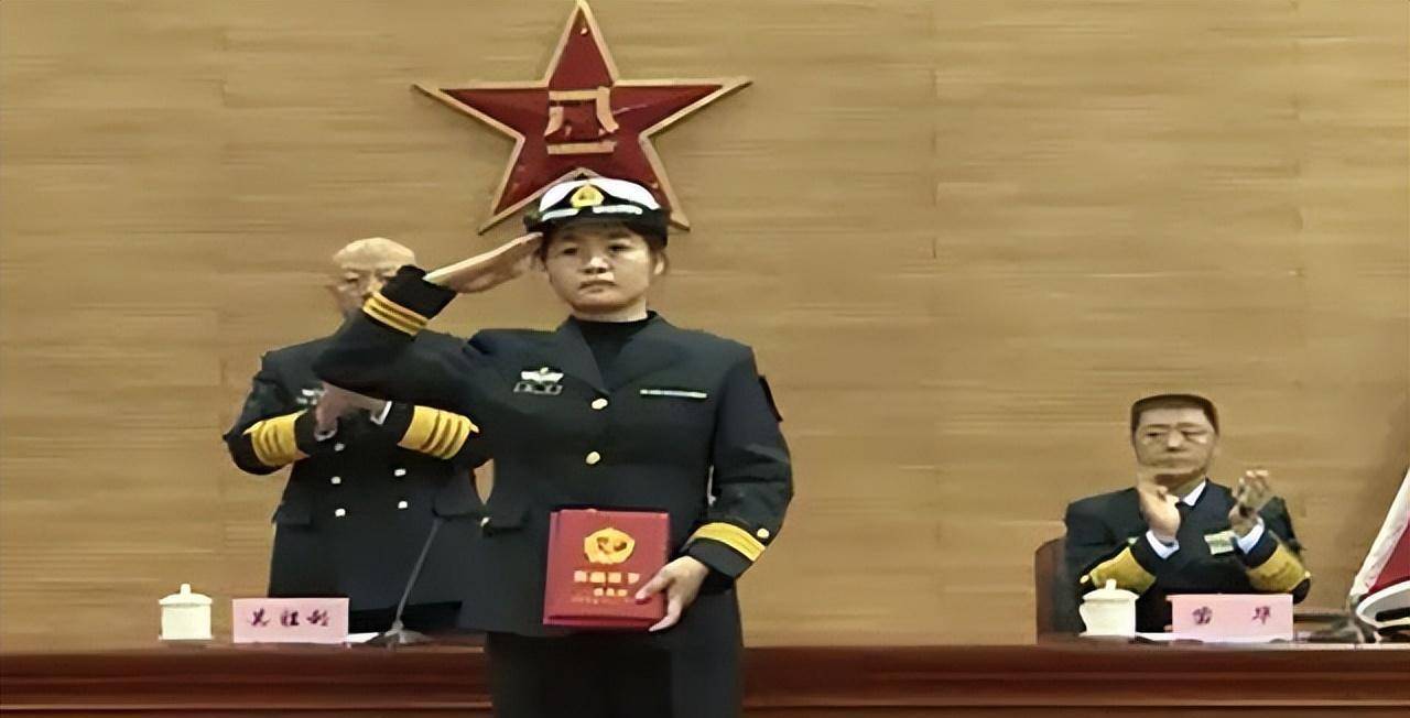 原创16年航母飞行员张超牺牲女儿仅2岁空姐妻子继承夫志应征入伍