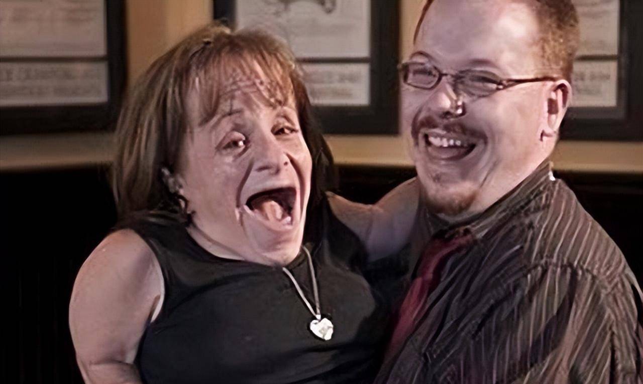 原创轰动一时的世界最矮母亲高07米嫁1米8帅哥生3娃后去世