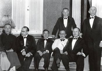 原创金蝉脱壳巧护门徒勇担大任重打天下避难香港时杜月笙很不简单