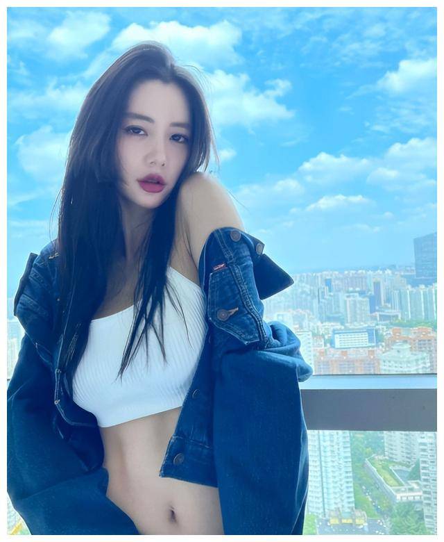 对于在亚洲乃至全球娱乐圈备受瞩目的女神克拉拉你们可是有所耳闻了吗