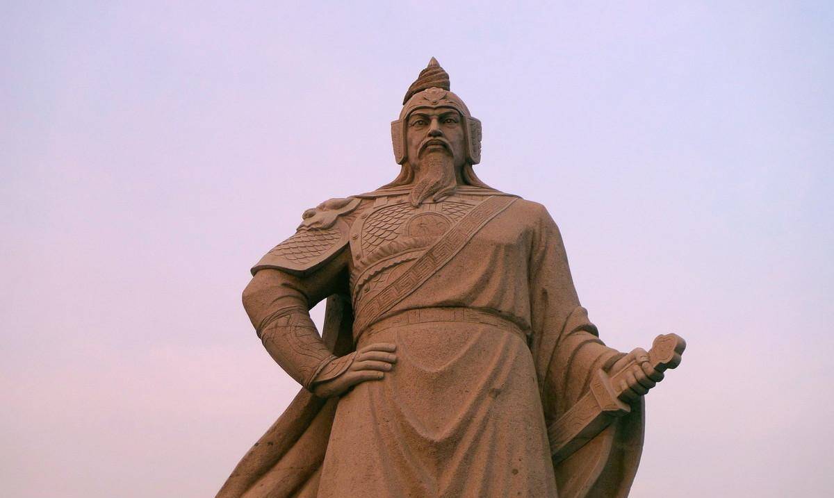 他战场上杀人如麻,80场战役无一败绩,老婆去军营,他下跪请阅兵_戚继光