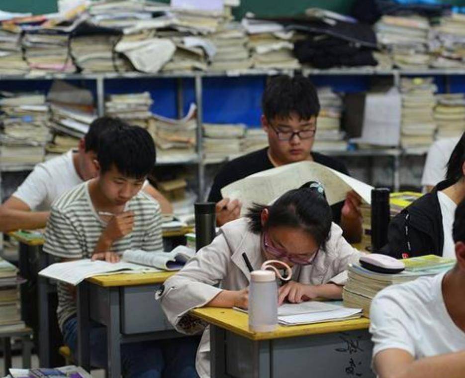 河南农村娃马腾辉高二考上名校靠修手机20岁时就赚到了80万