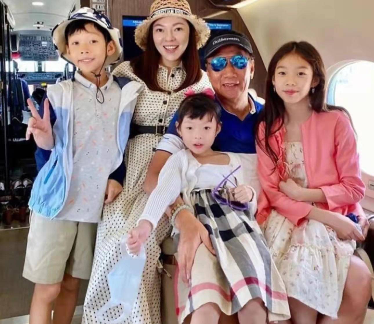 从舞蹈老师变成首富太太,母凭子贵坐拥上百亿_曾馨莹_对方_暧昧关系