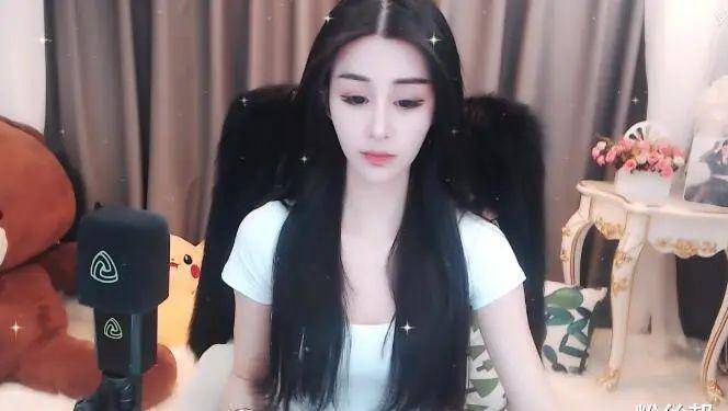 原创徽娱崛起电母小迪娅乱斗糖人哥豪刷百万票榜单突破60万