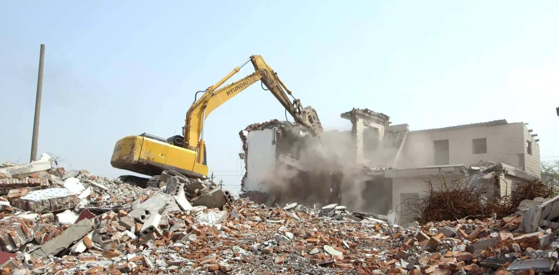 原创山西15岁钉子户没水没电照顾瘫痪的母亲拆迁队都心软了