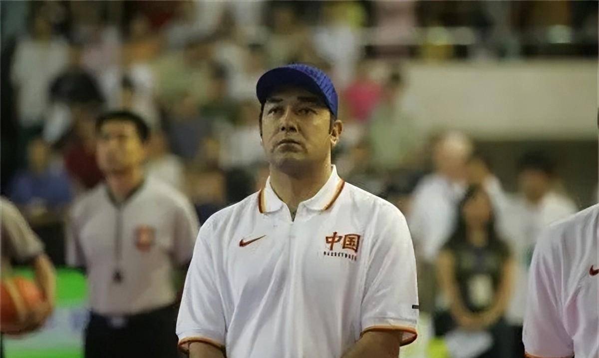 新疆主帅阿的江妻子年过50仍气质十足女儿阿迪娜太美了