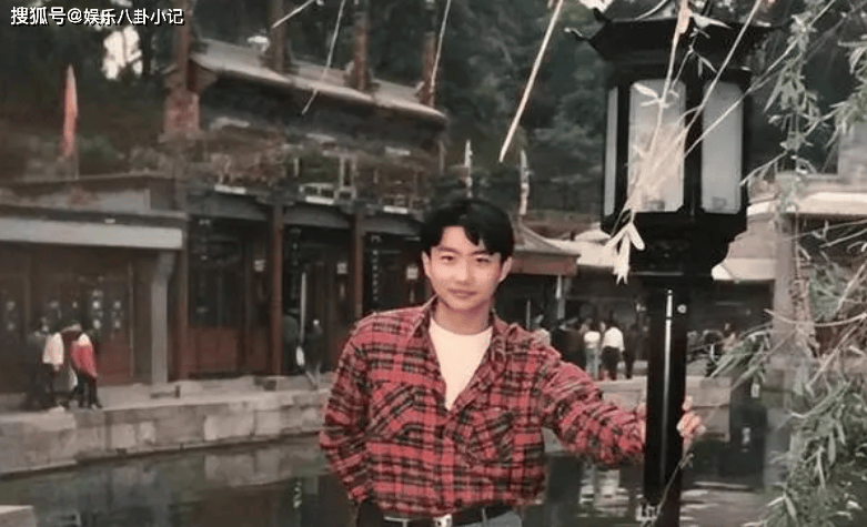 原创他凭以家人之名火出圈与妻子结婚10年零绯闻9岁儿子像他