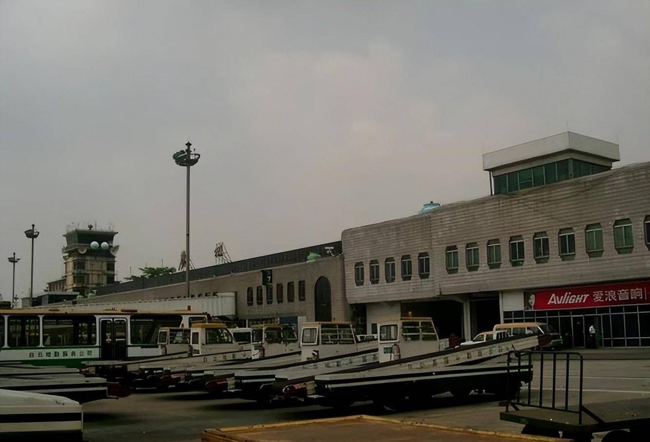 早上他亲眼目睹的从宁明机场起飞的四架歼六飞机会不会就是这四架敌机