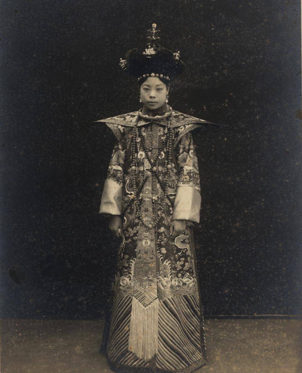 原创罕见老照片末代皇帝溥仪的后宫佳丽