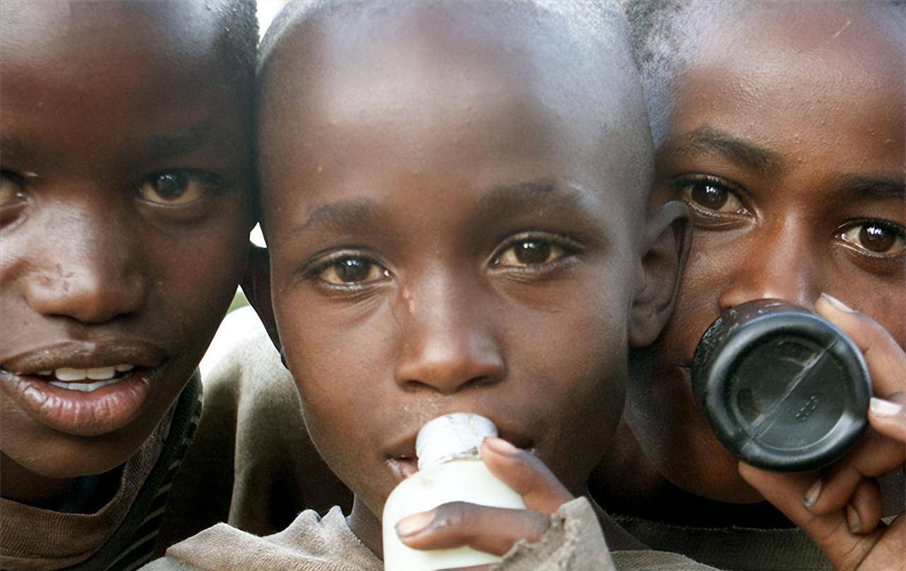 非洲小孩肚子图片