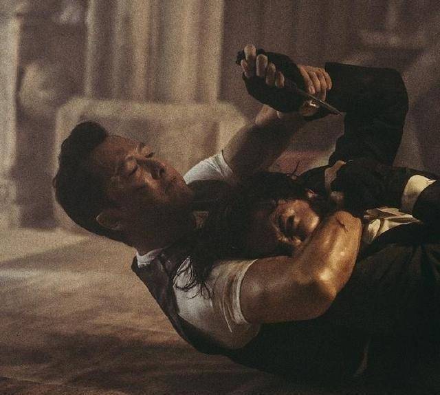 老套,除动作精彩刺激,另一亮点是又见老帅哥_谢霆锋_甄子丹_张崇邦