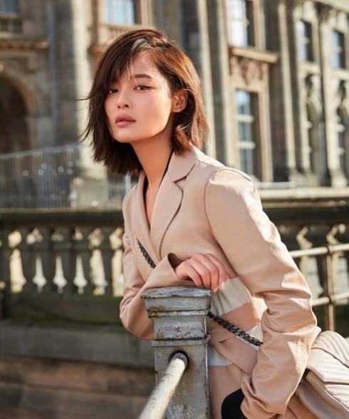 特别是最近几年,以往那种娇娇柔柔的小女生形象已经没有以前那么受