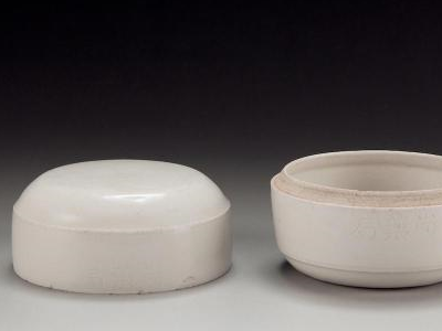 根据福羲市场调研部分析:不同造型的定窑瓷器在市场上的价格也是不同