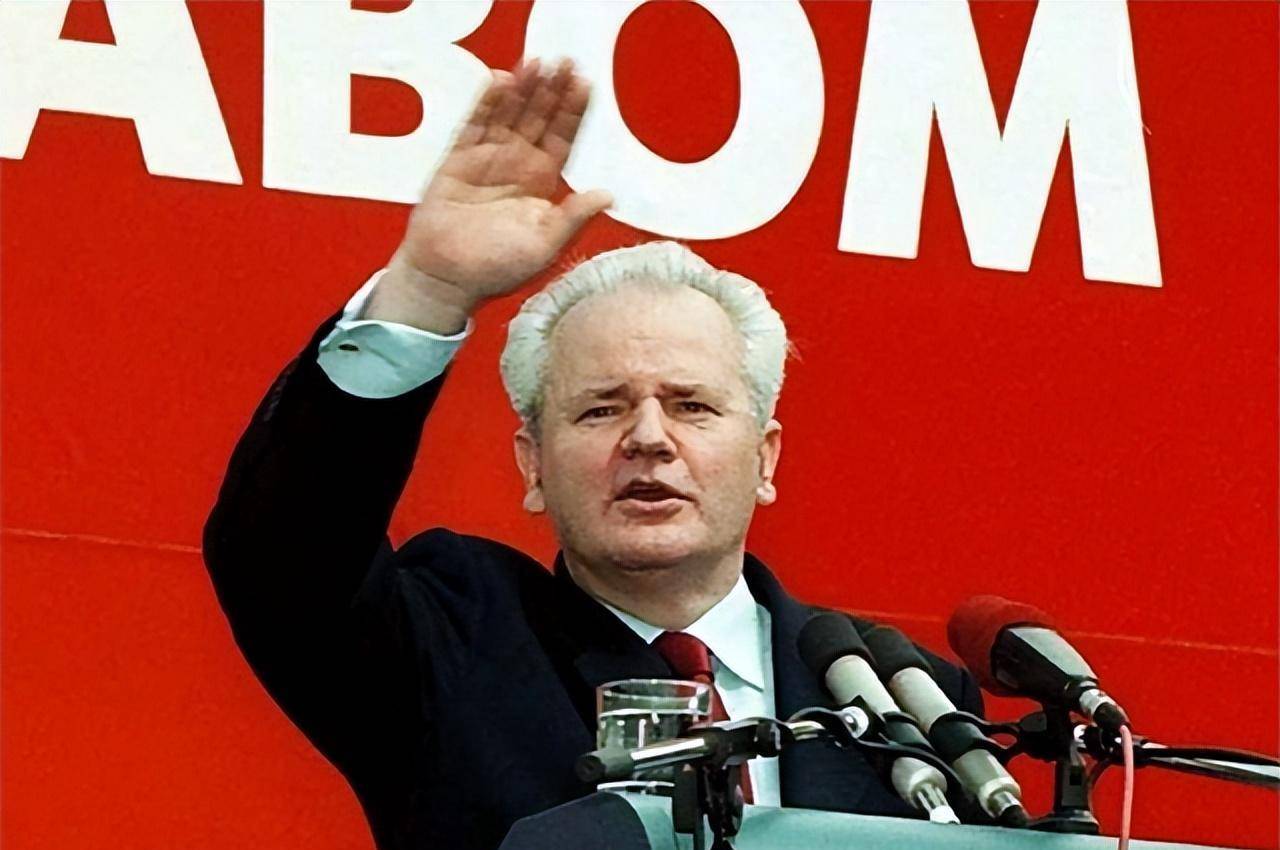 原创01年米洛舍维奇被捕过程家中被断水断电女儿建议父亲开枪自杀