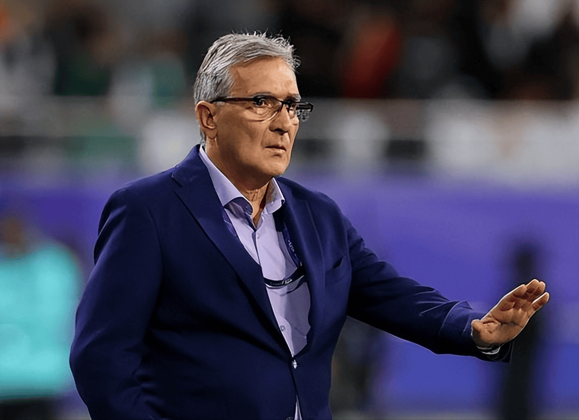 原创相比上海申花的前俄罗斯教练伊万还是嫩点虽然他已经70岁了