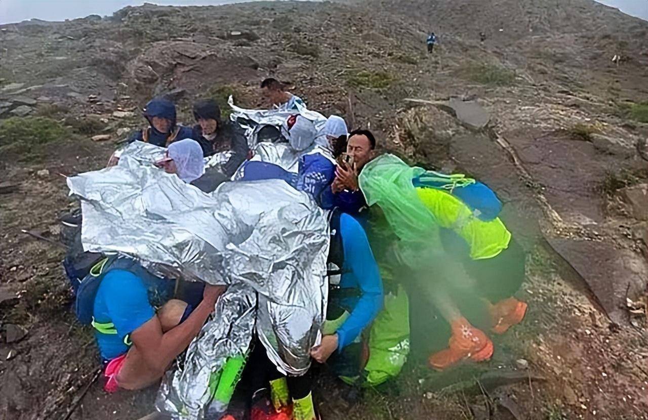 原创2021年河南小伙被牧羊人救下时隔5个月他奔赴千里来报恩