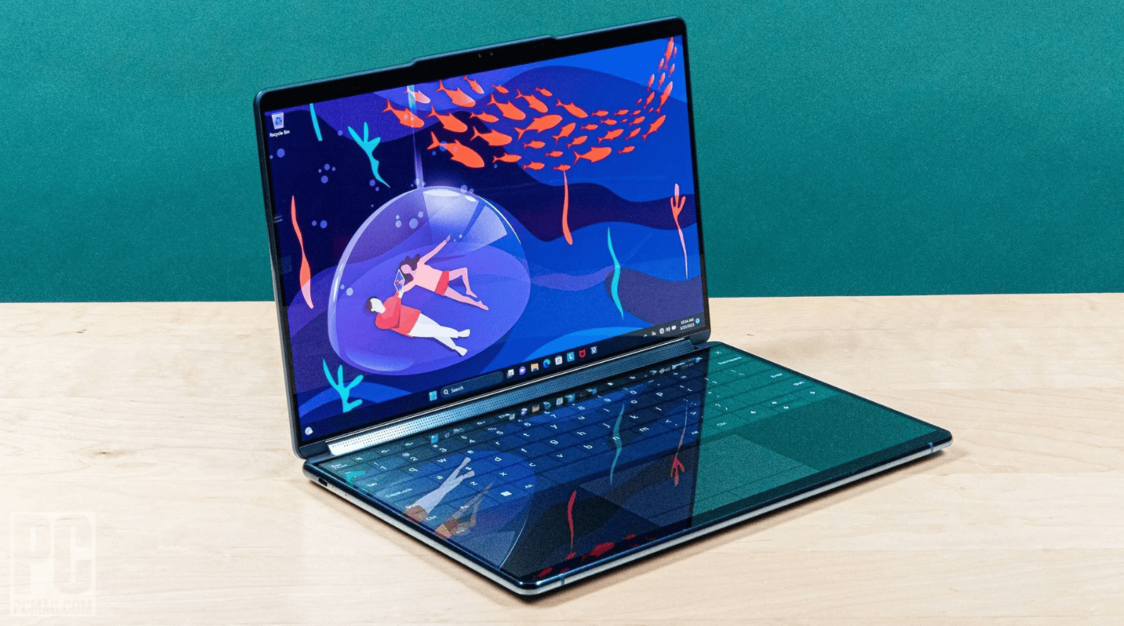 首先对比下主打双屏体验,联想yoga book 9i支持360°翻转,支持蓝牙