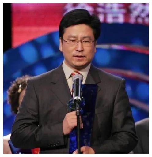 白岩松风雨洗礼蜕变成蝶凤凰涅盘再起航